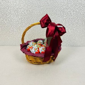 Корзина сладостей Киндер сюрприз