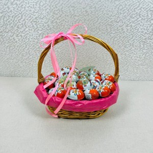 Корзина киндер сюрпризов Рай для сладкоежки